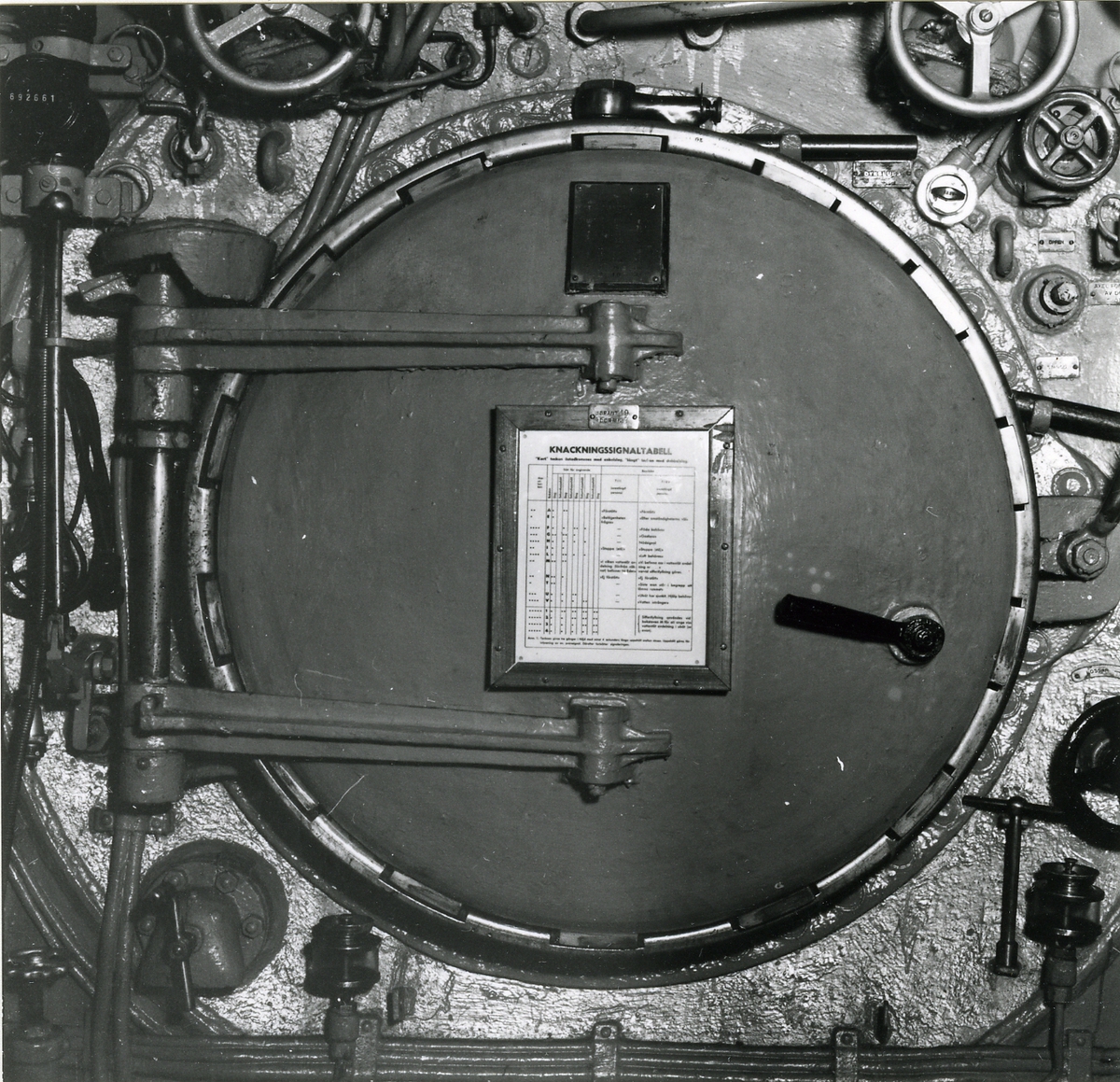 Foto visande elektromotorrummet ubåten "Näcken".