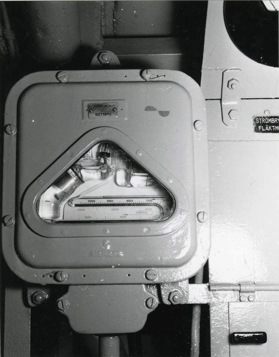 Foto visande mätinstrument aktra batt. ubåten "Näcken".