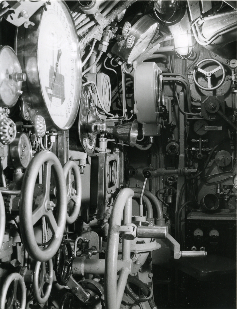 Foto visande dykbord ubåten "Näcken".