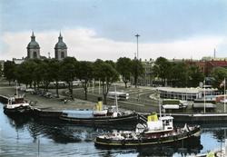 Vykort i färg visande parti från Landskrona.
I mitten på vyk