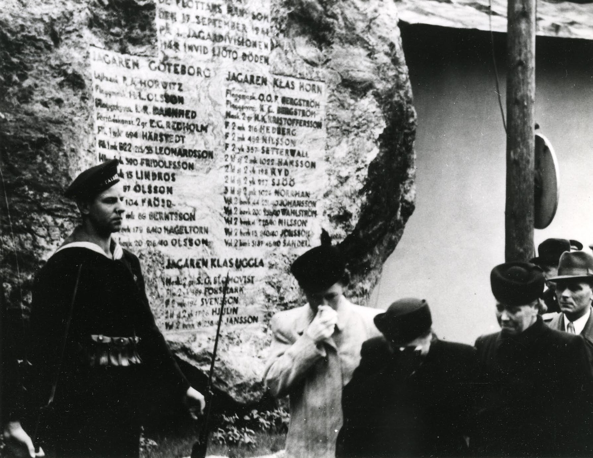 Jagarolyckan vid Hårsfjärden den 17.9.1941.
Minneshögtid över jagarolyckans offer, Hårsfjärden, 17.9.1942.