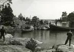 Rågö i Tystberga skärgård utanför Nyköping. Annandag pingst 1955.