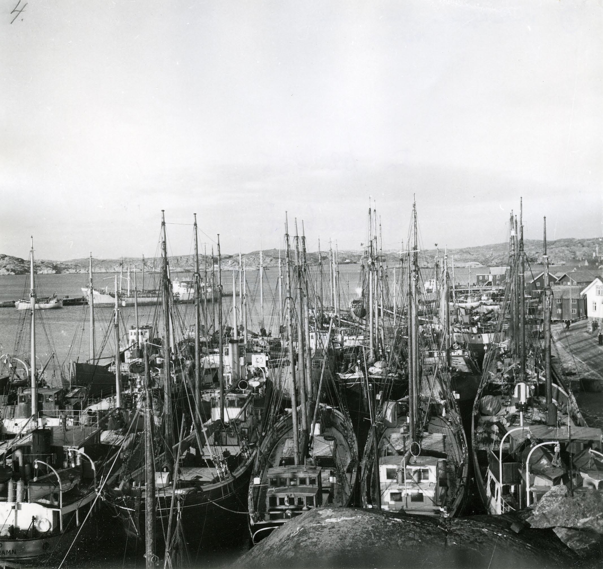 Vinterliggare i Skärhamn 1961-62.
Bildserie om 4 bilder.