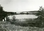 Harstena, Gryts socken, Östergötlands skärgård. Liten insjö 2 m över havet.