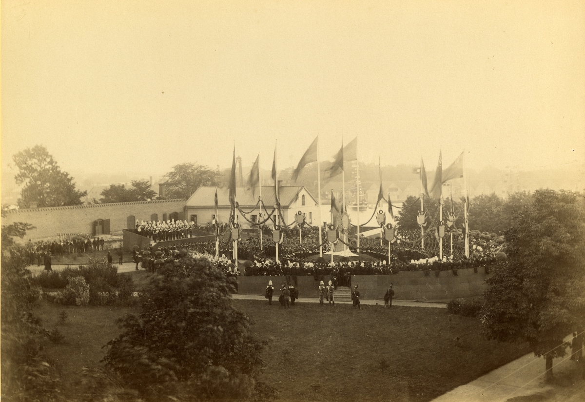 Svensksundsstenen avtäckes 1890.