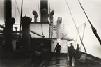 R.H. SANDERS, Sveriges första helkylda fartyg. Eldhärjat och övergivet på resa Genua - Valencia i ballast, 10/12 1933. Läggmärke till hur skärstockar och bommar kröktes av värmen. Isoleringen expanderad kork.