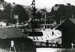 Gamla Dalarö. Tullbryggan vid sekelskiftet.
Ångfartyget Östh