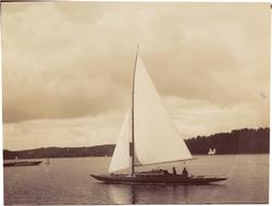 [från fotobeskrivningen:] "'Sonja var en lång, smal båt.'" "