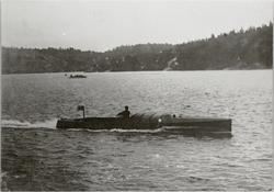 [från fotobeskrivningen:] "Sveriges första racerbåt DUO bygg