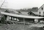 Segelbåten ZAZA, byggd 1901 på Mälarvarvet efter Hugo Schuberts ritningar. Här första sjösättningen. Första ägaren E. Mattsson.