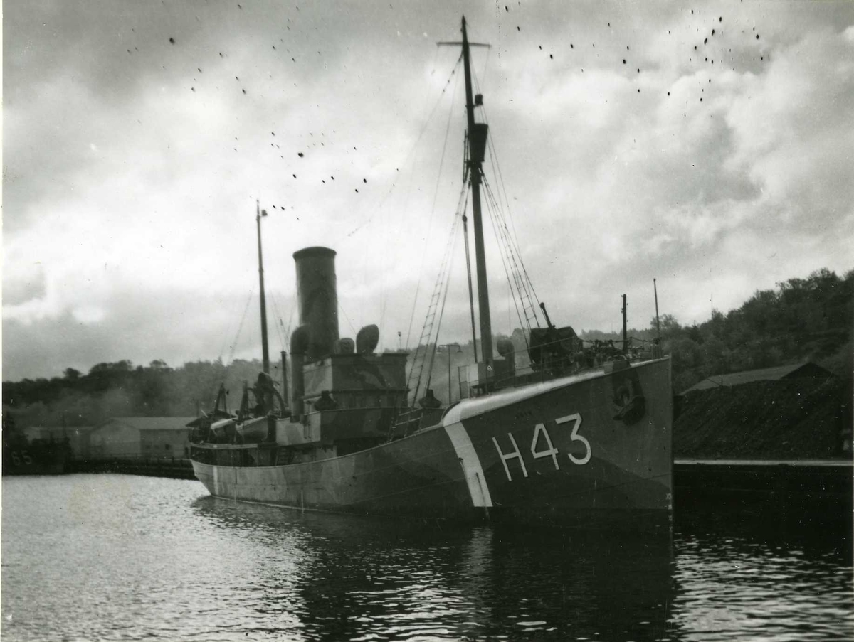 Hjälpkanonbåten Odin (H 43) på Västkusten 1944.