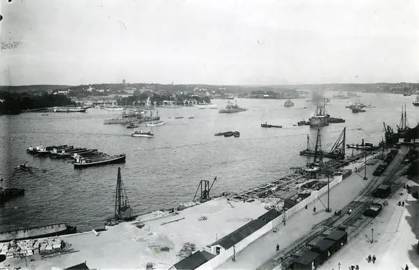 Kustflottan på Stockholms ström cirka 1910.  Från vänster: P