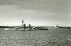 Pansarskeppet Drottning Victoria och kryssaren Gotland år 1949.