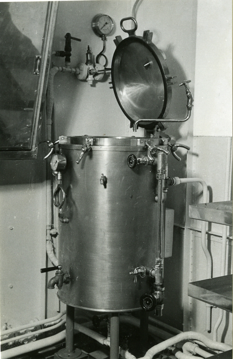 Köket på kryssaren Göta Lejon den 20.11.1947.
