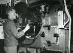 Brännarskåp i ett av pannrummen på kryssaren Göta Lejon i september 1953.