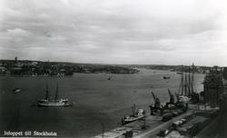 Inloppet till Stockholm.
Parti av Stadsgårdskajen och utsikt