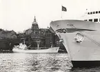 Lastfartyget m/s Gondul ivid kaj i Stadsgården, Stockholm 1964. I förgrunden m/s SVEA JARL.