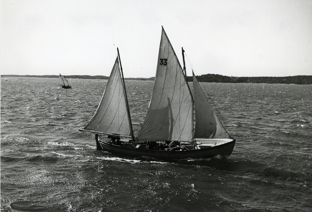 Kappsegling med 2-m öppen båt.