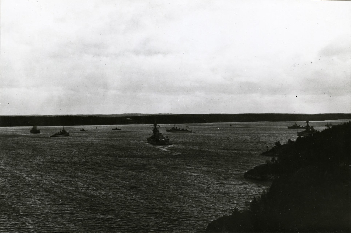 Pansarskepp och andra örlogsfartyg.