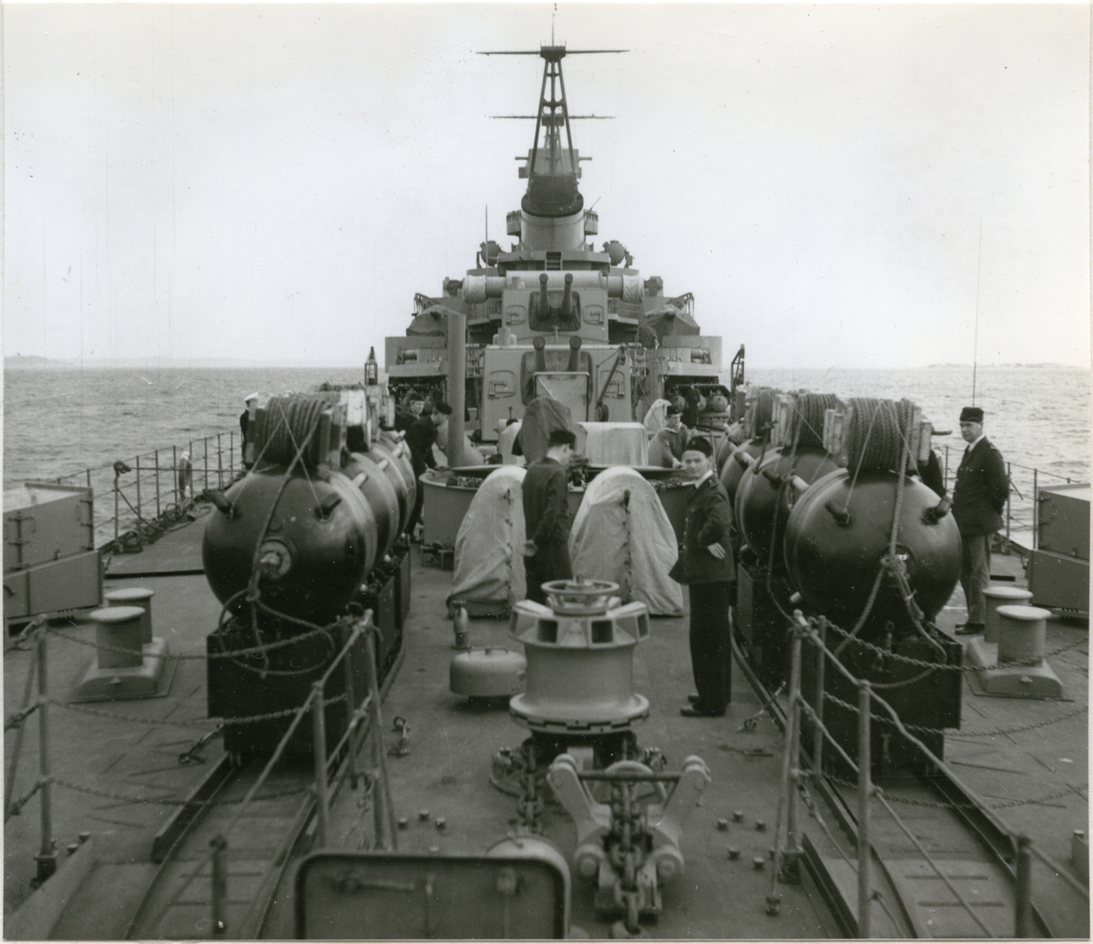 Minfällning från kryssaren Göta Lejon 1948.