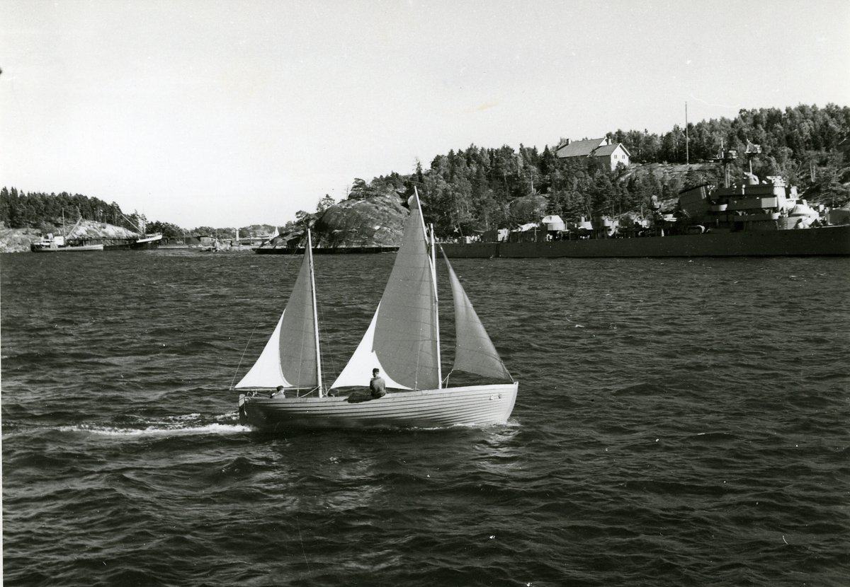 Segling med valbåt.