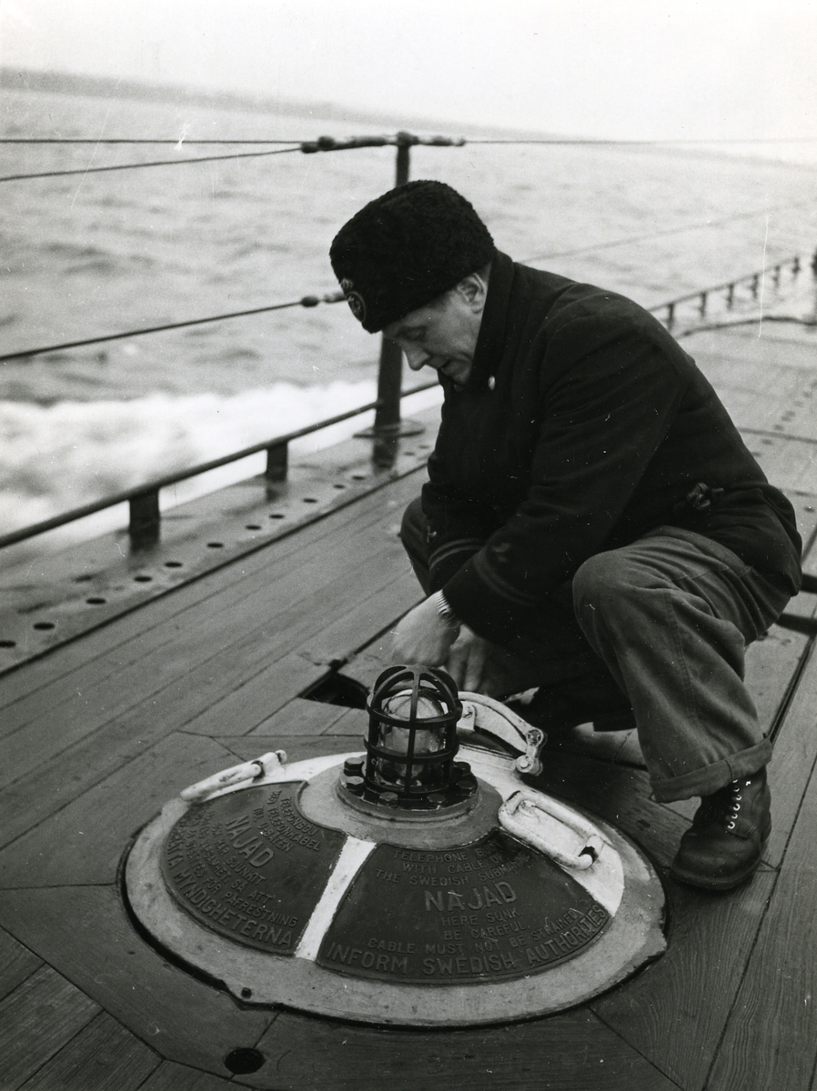 Officer vid telefonbojen på ubåten Najad under 1:a ubåtsdivisionens besök i Fårösund, år 1949.