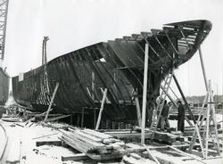 Ett fartyg under byggnad på Norrköpings varv.