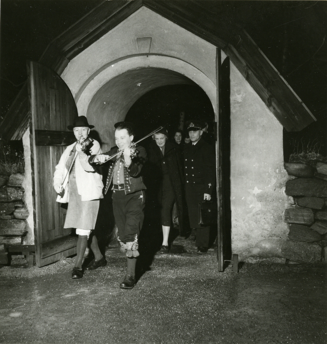 Adventshögtid i Seglora kyrka [Skansen] 1952.
Amiralitetspastor Brandt.