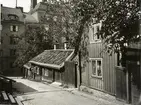 Södra varvets omgivningar. Gamla hus på Lotsgatan. Foto augusti 1934.