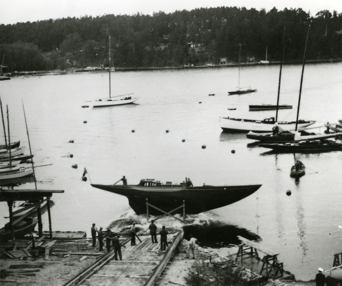 RAGNAN sjösätts 1938 på  Neglingevarvet.