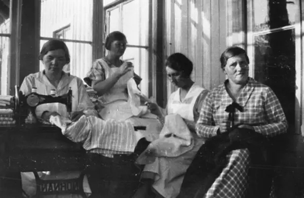 Personalen i syverkstaden på Streteredshemmet, 1924-1935. An