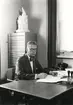 Intendent Olof Hasslöf vid skrivbordet på Sjöhistoriska museet 1952.