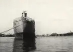 Tankmotorfartyget NIKE av Göteborg vid oljehamnen Ryanäs 1940.