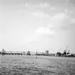 Göteborgs hamn juni 1940. Den ännu ej fullt färdiga Göta älvbron från vänster. Fil lic Gunnar Jonssons undersökningsresa till Västkusten juni 1940.