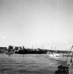 Göteborgs hamn juni 1940. Oljehamnen Ryanäs med kamouflagemå