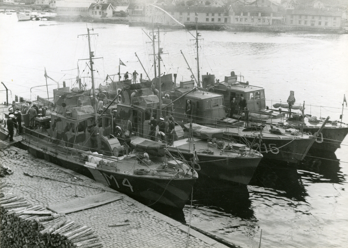 Minsveparna M 4, M 6, M 16 och M 20 förtöjda i Marstrand.
