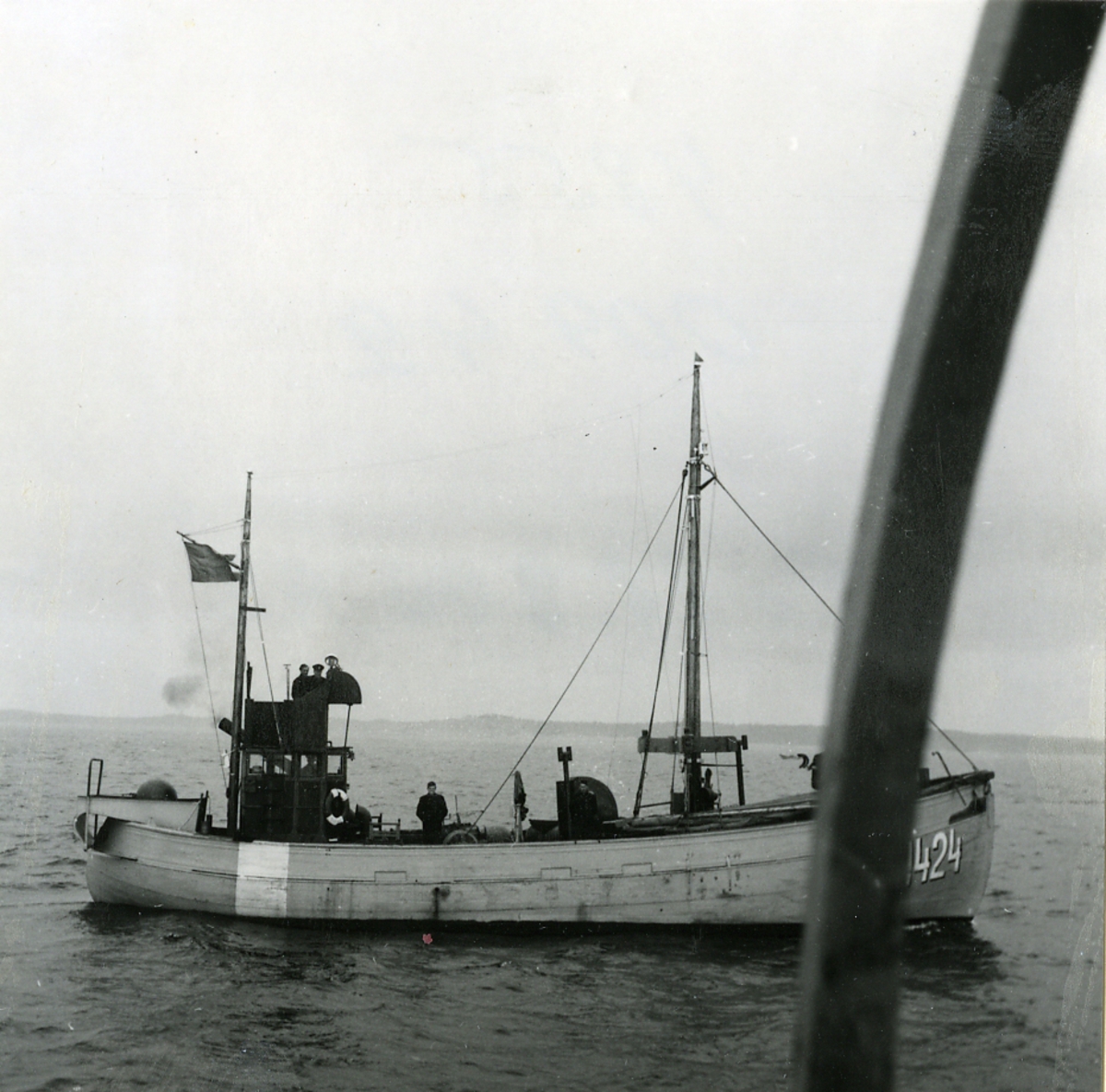 Hjälpvedettbåten H 424.