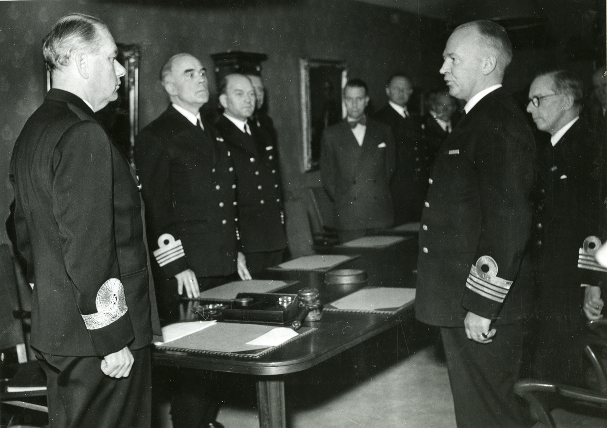 Amiral Tedeur Palmgren hälsas välkommen som souschef vid Marinförvaltningen den 1 april 1950.
