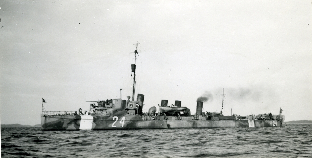 Jagaren Hugin på Västkusten okt. 1944.