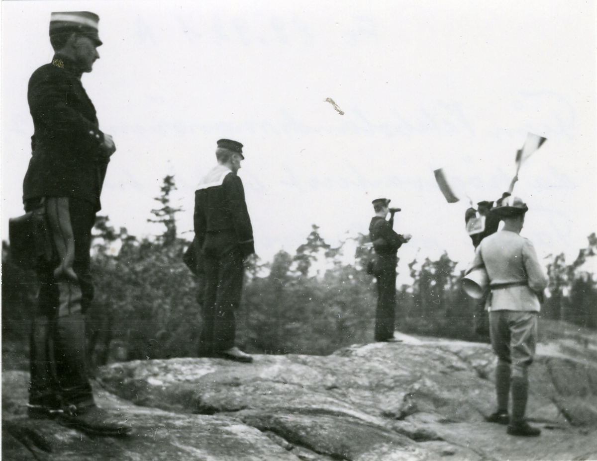 Bild från Vikbolandsmanövern 1912, då högkvarteret bodde hos Taube på Broxvik.