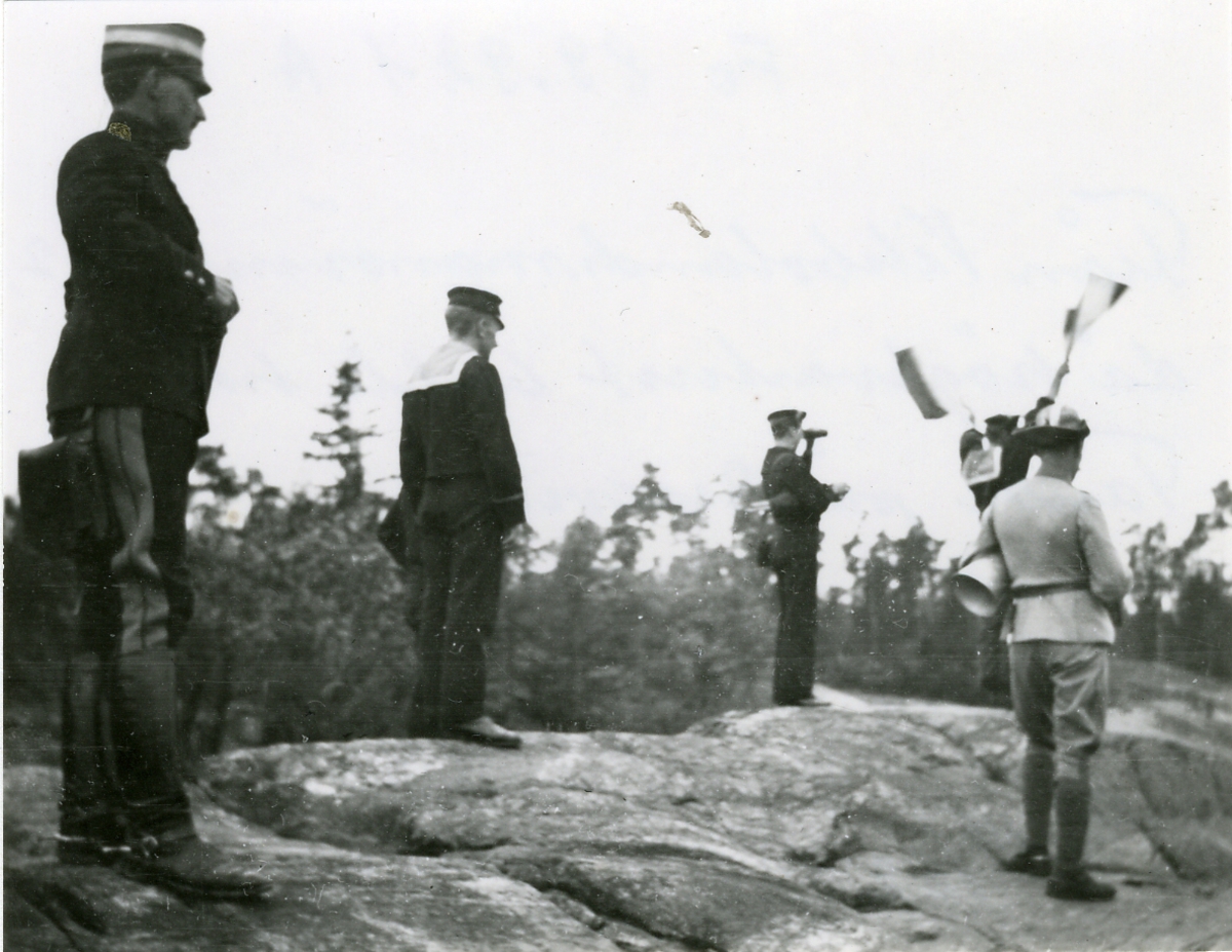 Bild från Vikbolandsmanöver 1912, då högkvarteret bodde hos Taube på Broxvik.