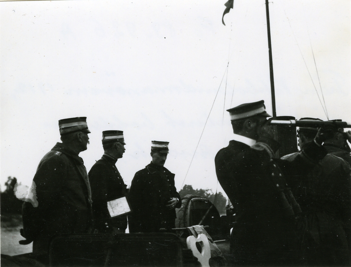 Bild från Vikbolandsmanövern 1912, då högkvarteret bodde hos Taube på Broxvik.