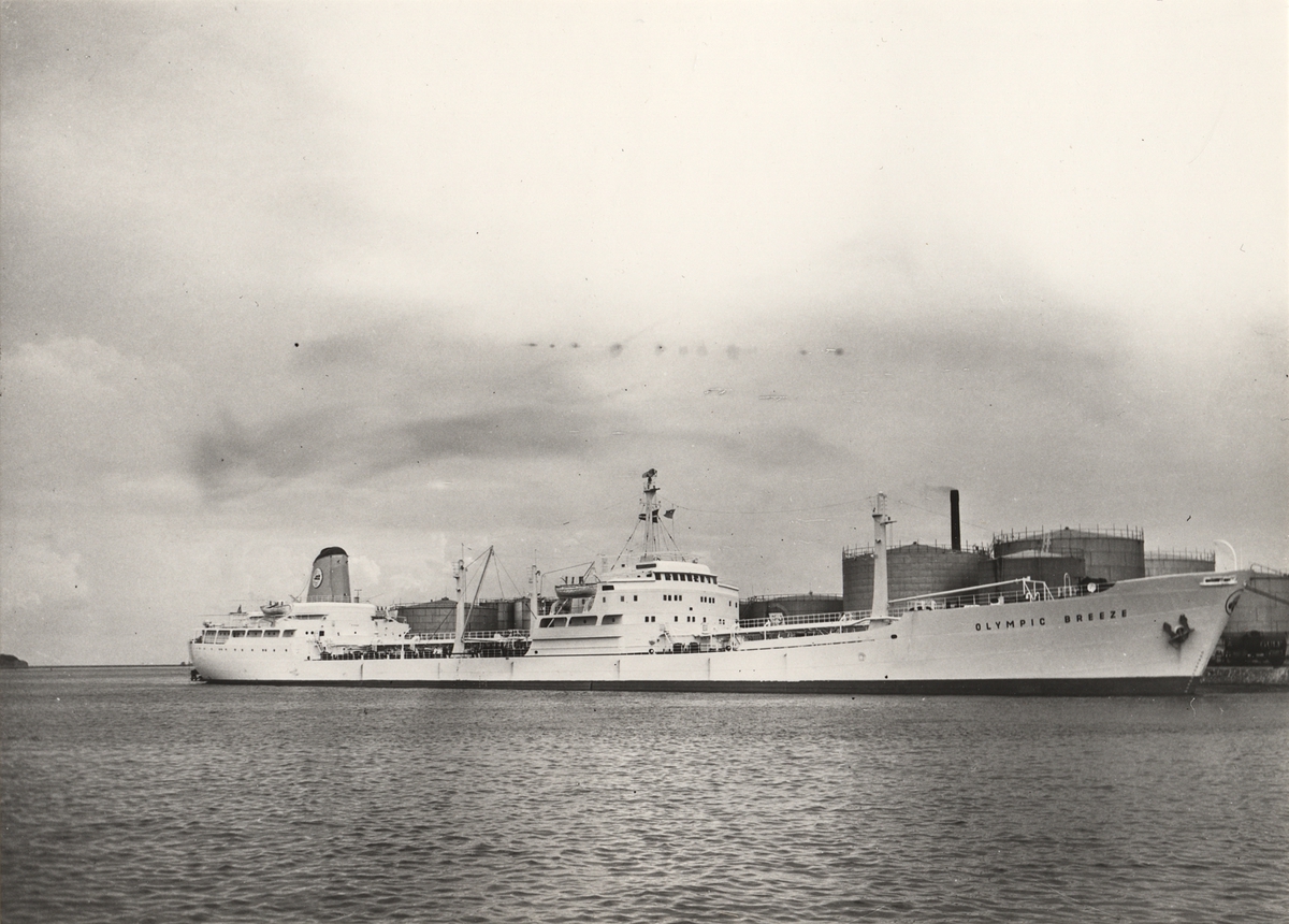 Tank-turbinångfartyget "OLYMPIC BREEZE". Foto från Köpenhamn september månad 1955.