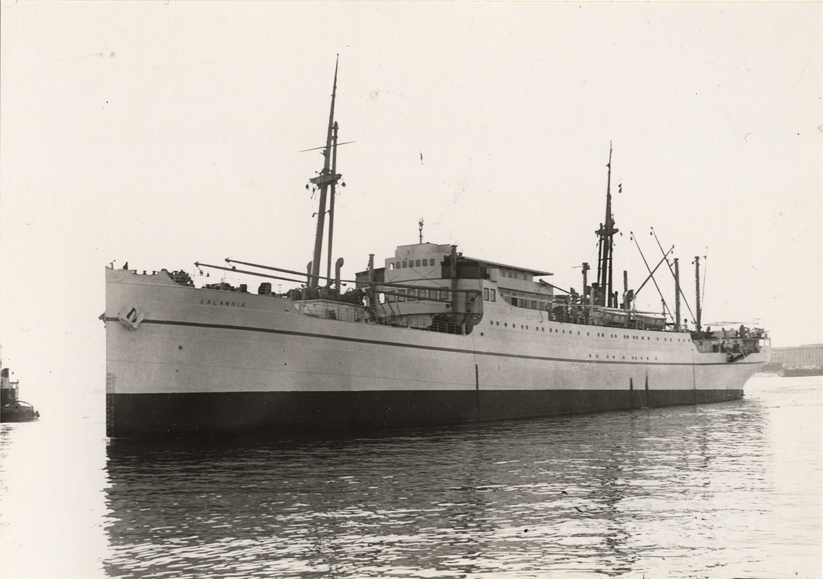 M/S LALANDIA. Foto från Köpenhamn någon gång under 1950-talet.