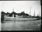 Passagerarfartyget S/S HANSA (1899) vid Skeppsbrokajen. HANSA sänktes av en sovjetisk ubåt utanför Gotland 1944-11-24.