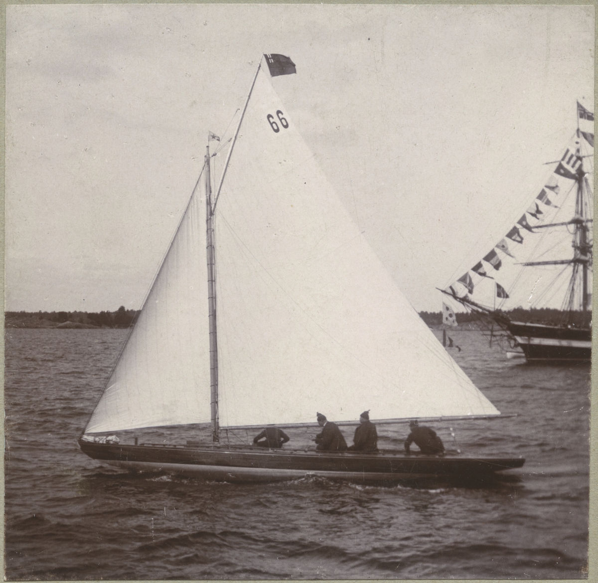 Segeljakten MYGGAN under Oscar II:s Jubileumsår-Regatta 1897