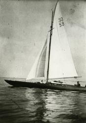 Den svenska skärgårds 30:an "KULLAN", på väg till olympiaden