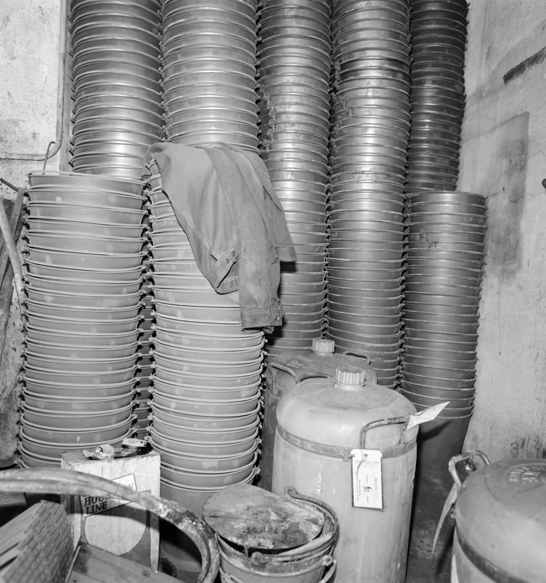 Vølund Ltd, A/S. Mekanisk verksted, Stangevegen 34, Hamar. Produksjon av galvaniserte bøtter etc. Etablert 1877 som Hamar Metalvarefabrikk.  1892 Vølund Limited.