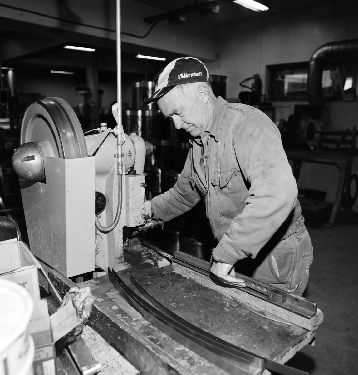 Vølund Ltd, A/S. Mekanisk verksted, Stangevegen 34, Hamar. Produksjon av galvaniserte bøtter etc. Etablert 1877 som Hamar Metalvarefabrikk.  1892 Vølund Limited.