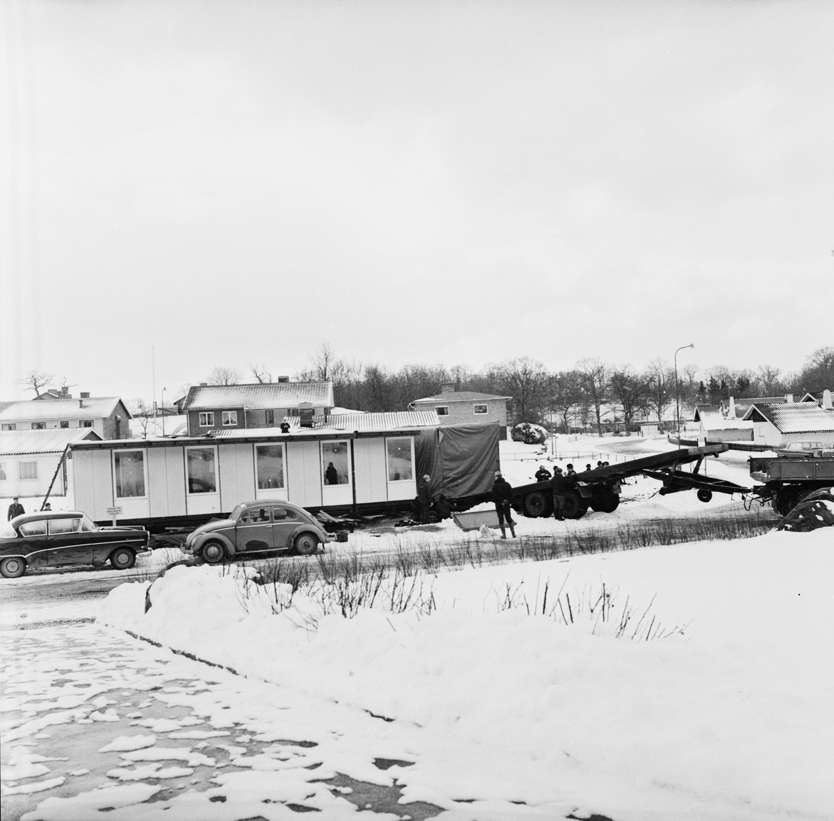 V33983
